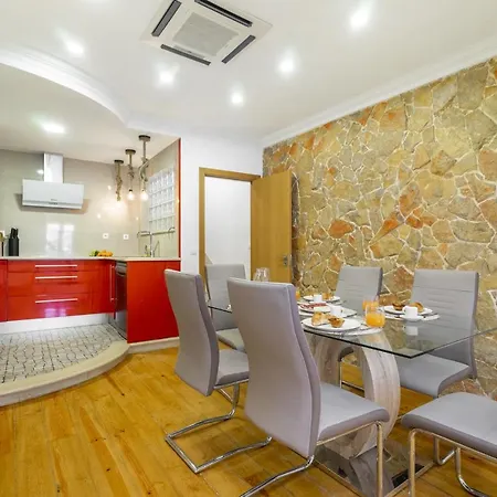 Alfama Deluxe Apartment *